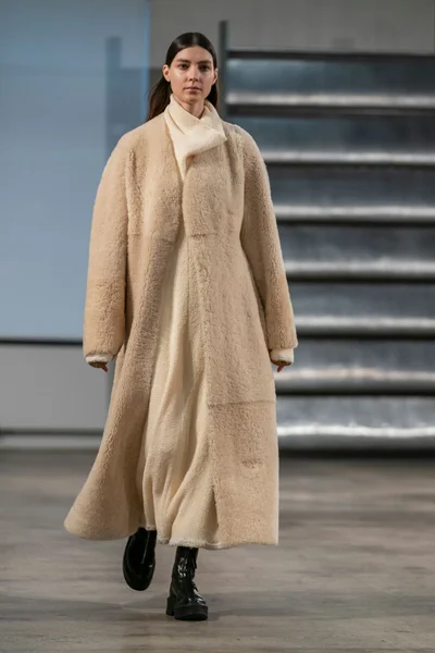 Look 25